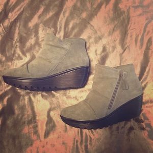Sketchers gray platform bootie